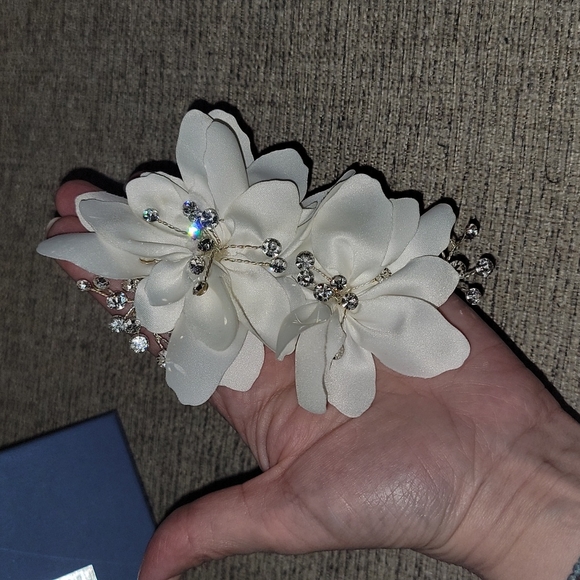 BEL AIRE BRIDAL HEADPIECE - Picture 3 of 4